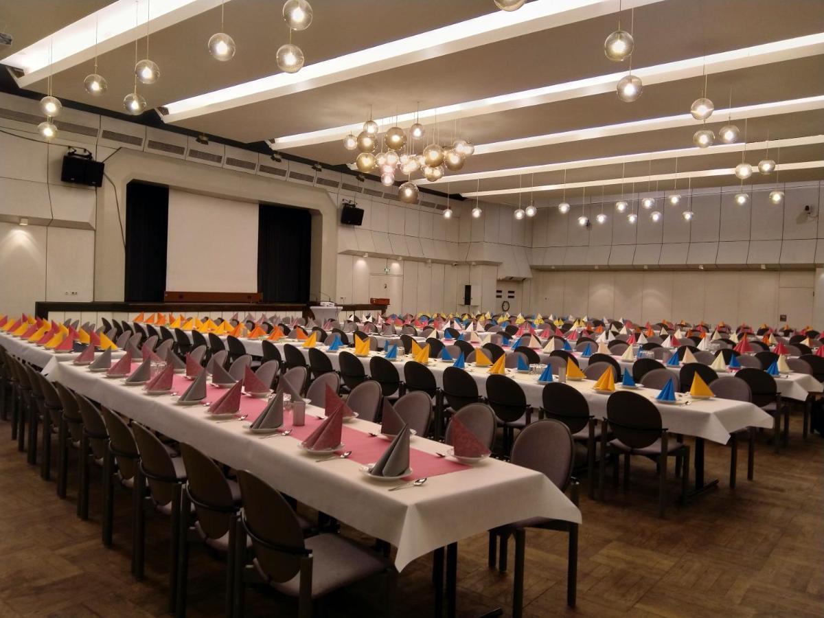 Hotel Stadthalle อูลเซิน ภายนอก รูปภาพ
