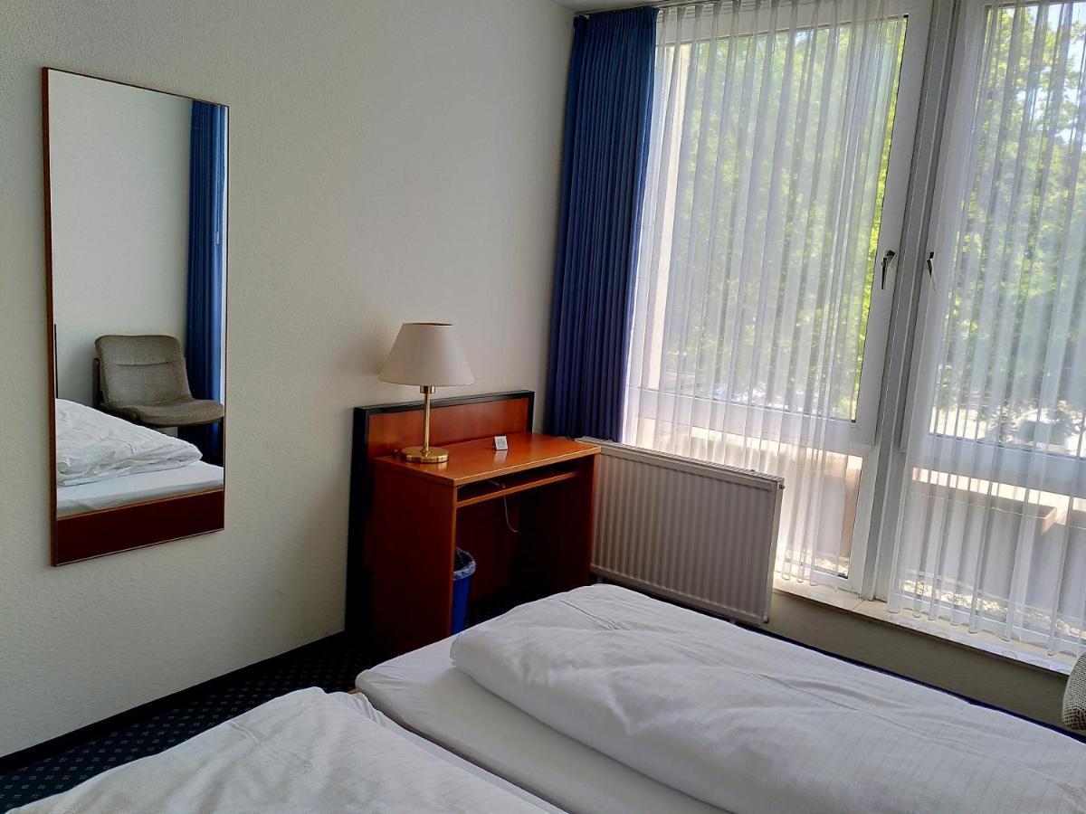 Hotel Stadthalle อูลเซิน ภายนอก รูปภาพ