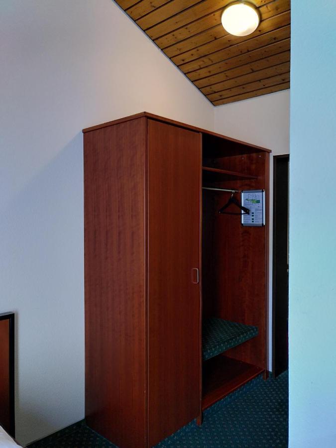 Hotel Stadthalle อูลเซิน ภายนอก รูปภาพ