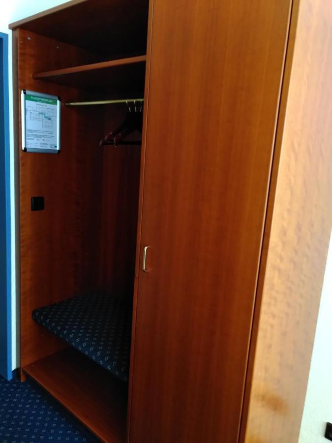 Hotel Stadthalle อูลเซิน ภายนอก รูปภาพ