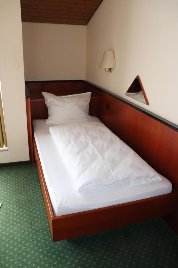 Hotel Stadthalle อูลเซิน ภายนอก รูปภาพ
